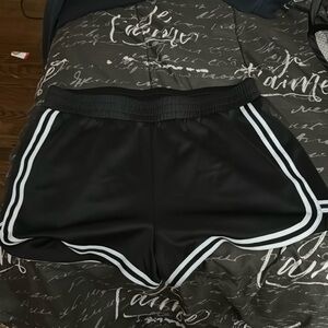 No boundaries black and white shorts. Size: XL. They have been worn twice.